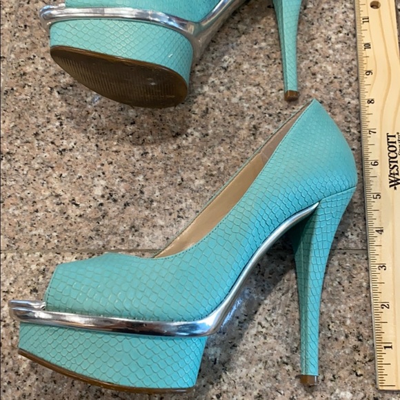 Turquoise Enzo Angiolini heels - Picture 4 of 11